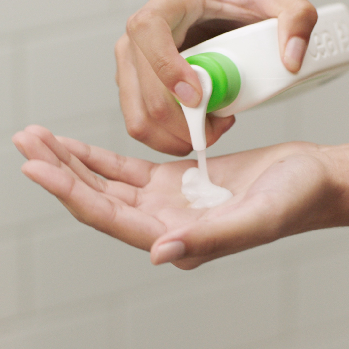 CERAVE Feuchtigkeitsspendende Reinigungslot 236 ml