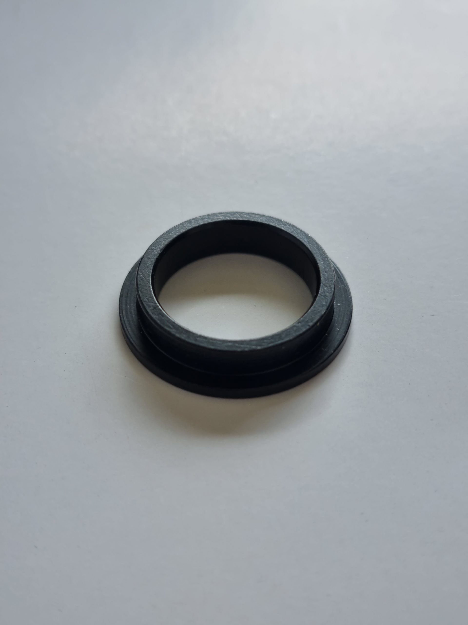 SPACER 3993215INT 32MM X  15MM